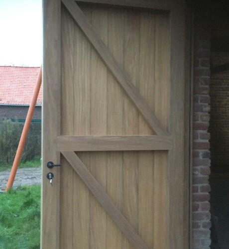 Houten deur in landelijke stijl geplaatst door Aluvano