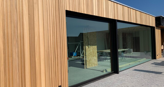 Houten gevelbekleding Aluvano