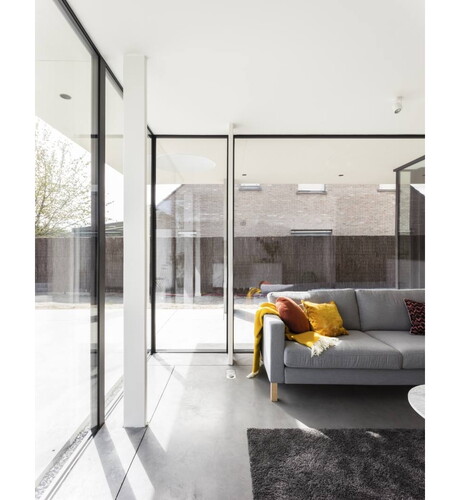 Modern aluminium schrijnwerk geplaatst door Aluvano