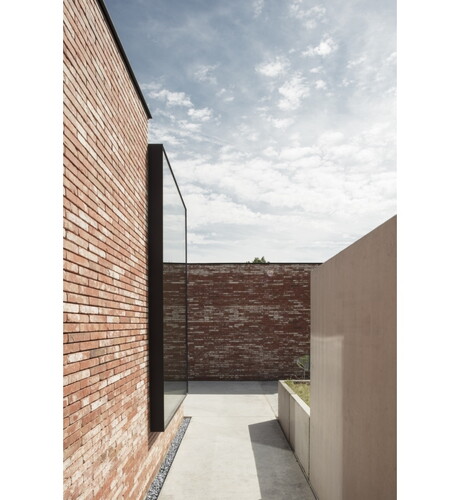 Modern aluminium schrijnwerk geplaatst door Aluvano