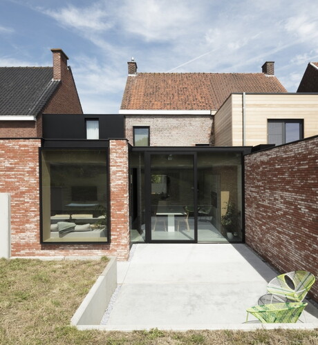 Modern aluminium schrijnwerk geplaatst door Aluvano